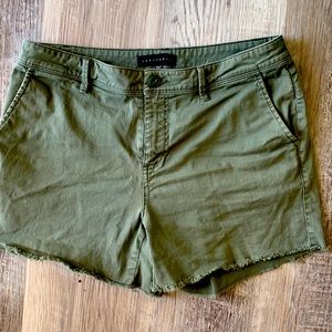 Green sanctuary cutoff shorts size 29